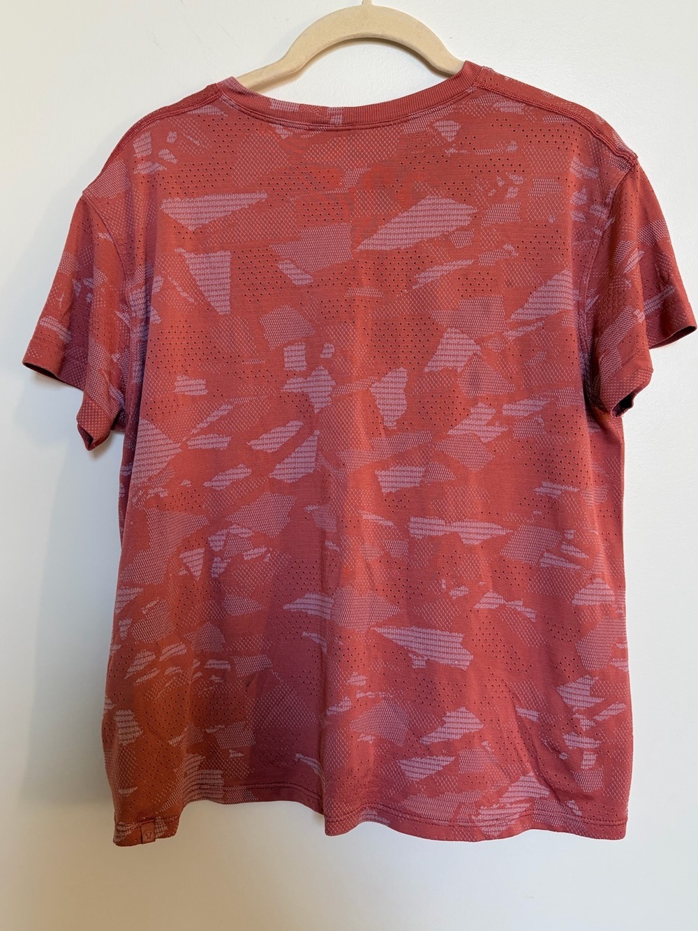 Lululemon Train To Be short sleeve Training T-shirt - Picture 3 of 4